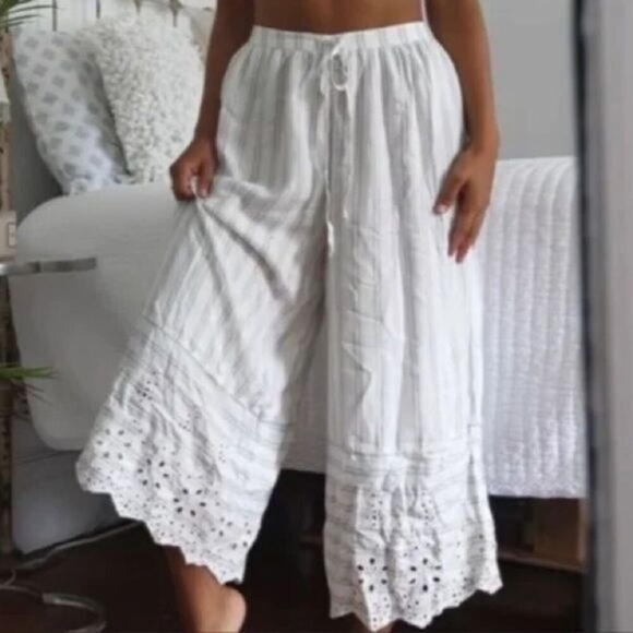 American Eagle Outfitters Pants - AMERICAN EAGLE Wide Leg Cropped Embroidered Crochet‎ Beach Pants Black Stripe XS